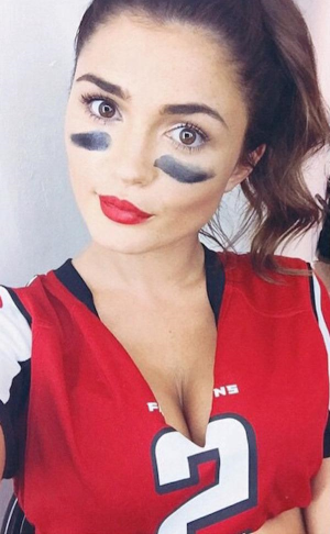 I live in Atlanta, Georgia and I love my Atlanta Falcons; hot food and sailing...Anita